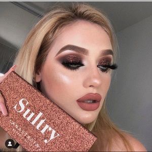 Sultry palette barely used